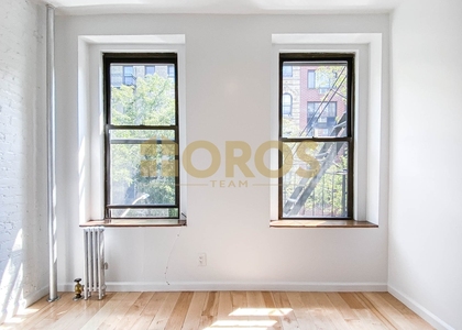 215 East 10th Street - Photo 1