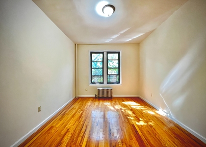 Dongan Place - Photo 1