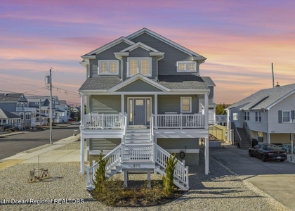 915 Sw Central Avenue - Photo 1