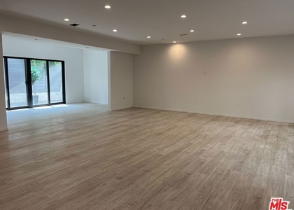 913 Hilldale Avenue - Photo 1