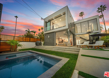 200 N Doheny Drive - Photo 1