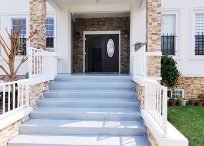 1214 S Norton Avenue - Photo 1
