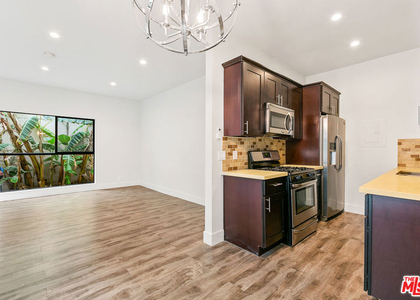 7223 Willoughby Avenue - Photo 1