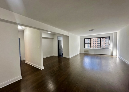 East 57th St / 3rd Ave - Photo 1
