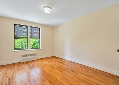 York Avenue - Photo 1