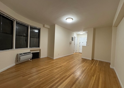 York Avenue - Photo 1