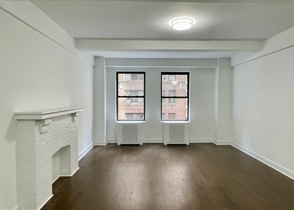 W 55th Street - Photo 1