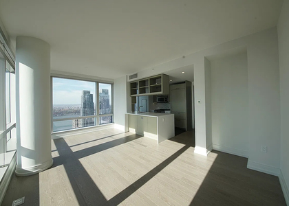 555 10th Avenue - Photo 1