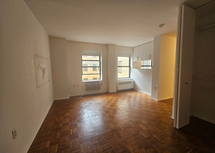 West 34th, Chelsea - Photo 1
