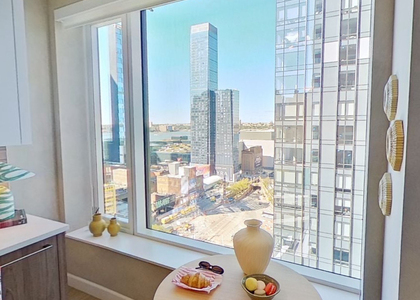 10th Avenue - Photo 1