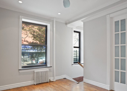 98th street and Broadway  - Photo 1