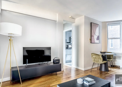 East 58 Street - Photo 1