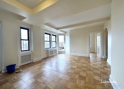 Christopher St - Photo 1