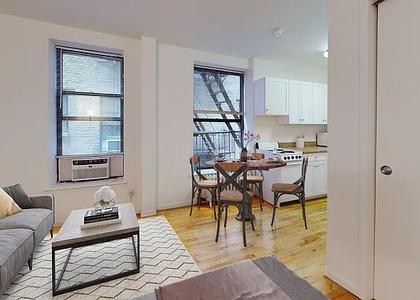 72nd street 1st avenue. - Photo 1