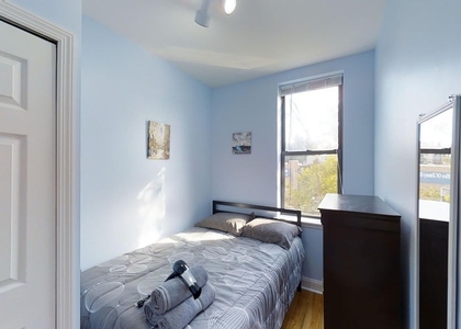 33-03 Broadway - Photo 1