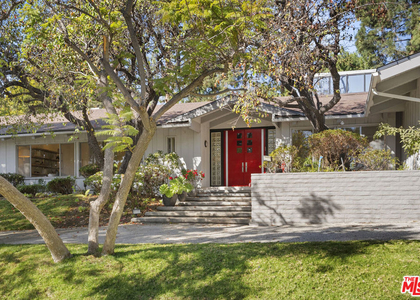 811 N Hillcrest Road - Photo 1