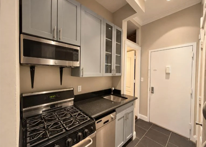 East Houston Street - Photo 1
