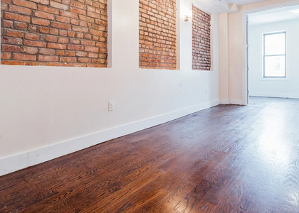 435 Bleecker St - Photo 1