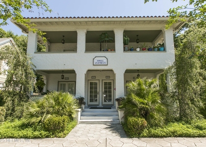 317 E 6th Street - Photo 1
