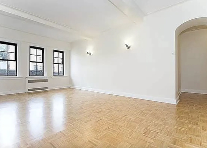 Christopher & Bleeker - Photo 1