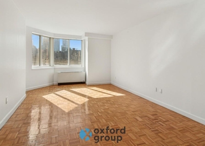 West 42nd Street - Photo 1