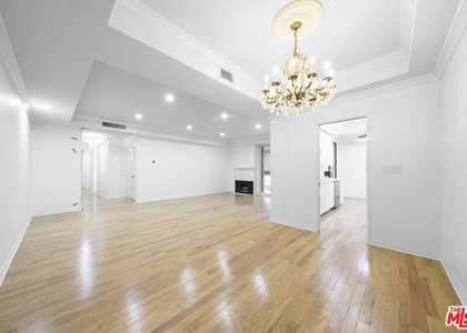 4477 Wilshire Boulevard - Photo 1