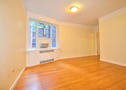 Jane Street - Photo 1