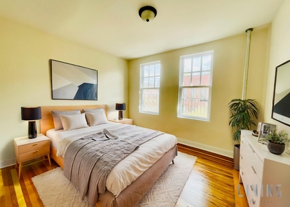 207 West 11th Street - Photo 1