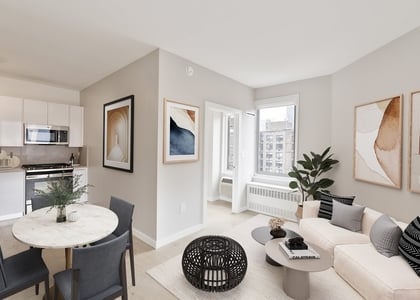 Second avenue - Photo 1