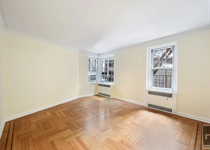 Jane Street - Photo 1