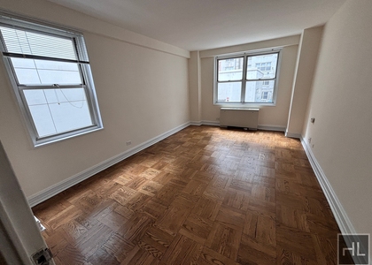 Eighth Avenue - Photo 1