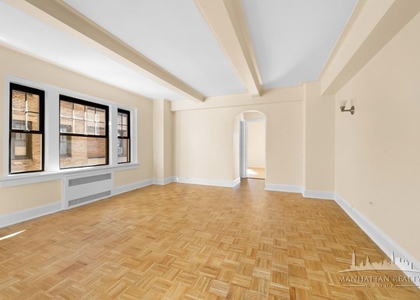 Christopher St - Photo 1