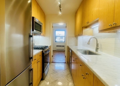 420 East 79th Street, 15B - Photo 1