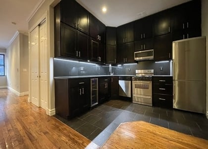 West 52nd Street - Photo 1