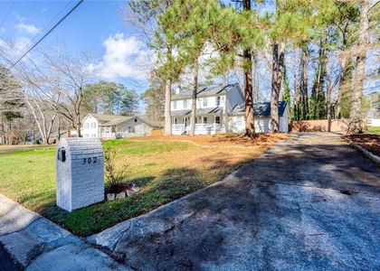 302 Independence Way - Photo 1