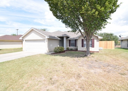 5003 Shawn Dr - Photo 1