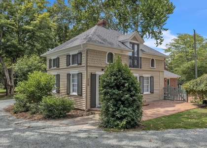 225 E Corbin Street - Photo 1