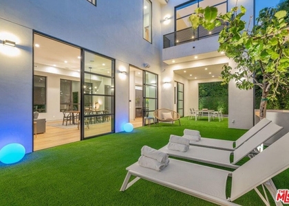 346 N Kings Road - Photo 1