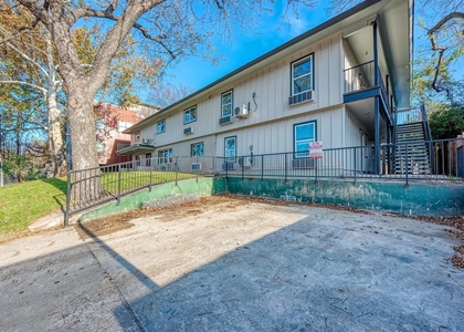 306 E 30th St - Photo 1