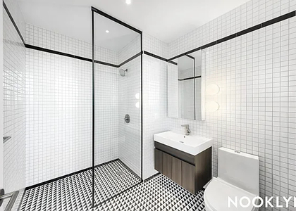 40 Bruckner Boulevard - Photo 1