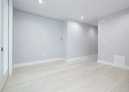 west 52 - Photo 1