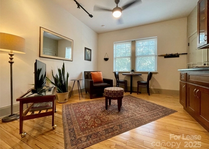 5 W Walnut Street - Photo 1