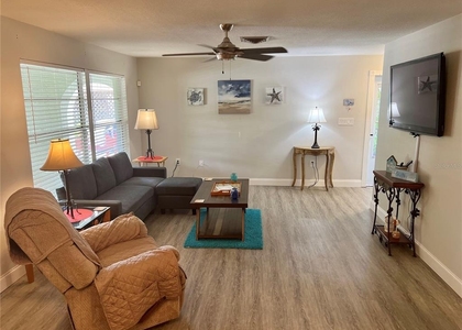 1404 N Saturn Avenue - Photo 1