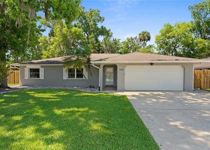 909 Bentwood Lane - Photo 1