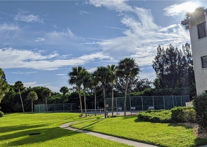 1624 Stickney Point - Photo 1