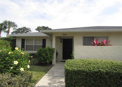 7008 W Country Club Drive N - Photo 1