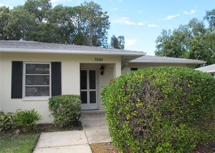 7050 W Country Club Drive N - Photo 1