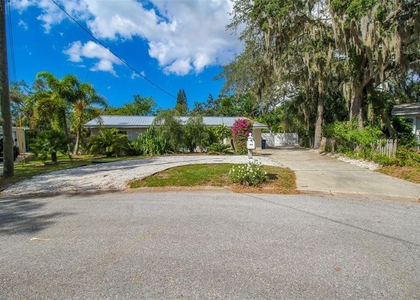 3223 Rowena Street - Photo 1