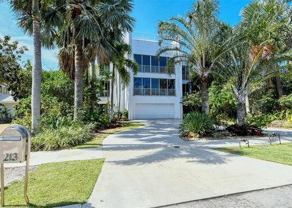 213 N Washington Drive - Photo 1