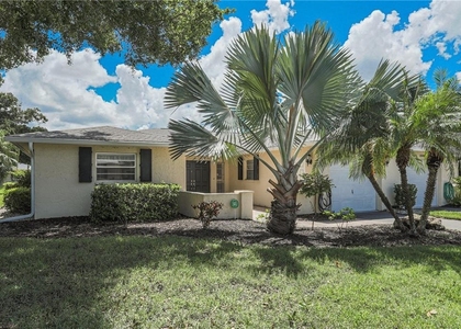 6986 W Country Club Drive N - Photo 1